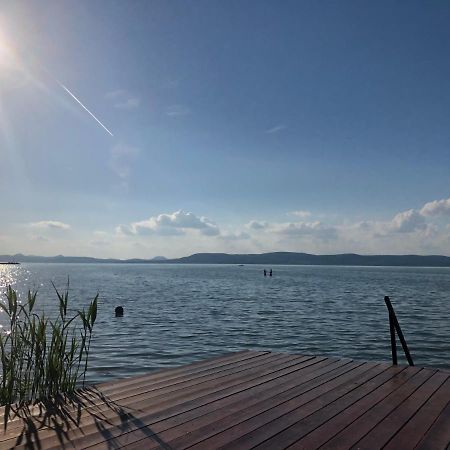 Sunny Private Beach Балатонлеле Екстериор снимка