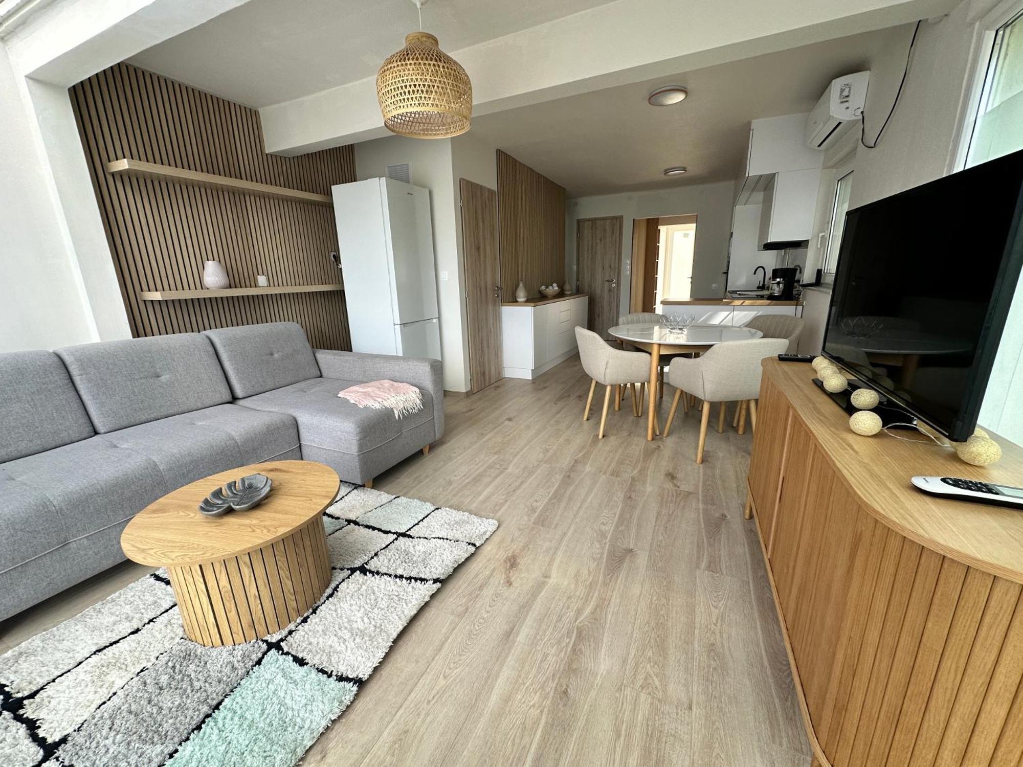 Sunny Private Beach Балатонлеле Екстериор снимка