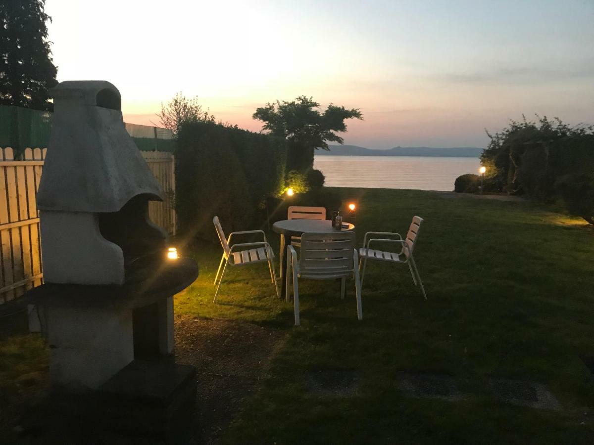 Sunny Private Beach Балатонлеле Екстериор снимка